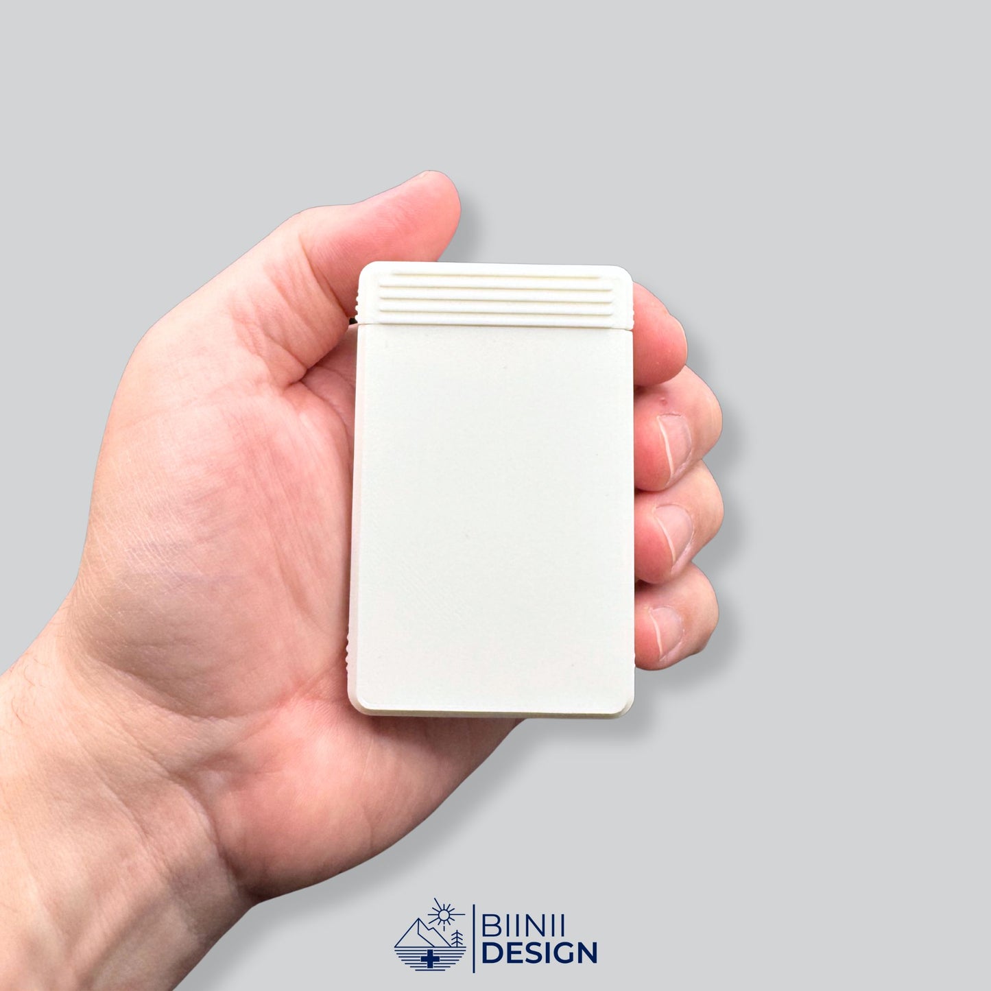 Hand holding compact white pillbox to show scale, Swiss-made pill case for vitamins or pills, portable and lightweight organizer.
Keywords: pillbox, pill case, pill organizer, pill holder, daily pillbox