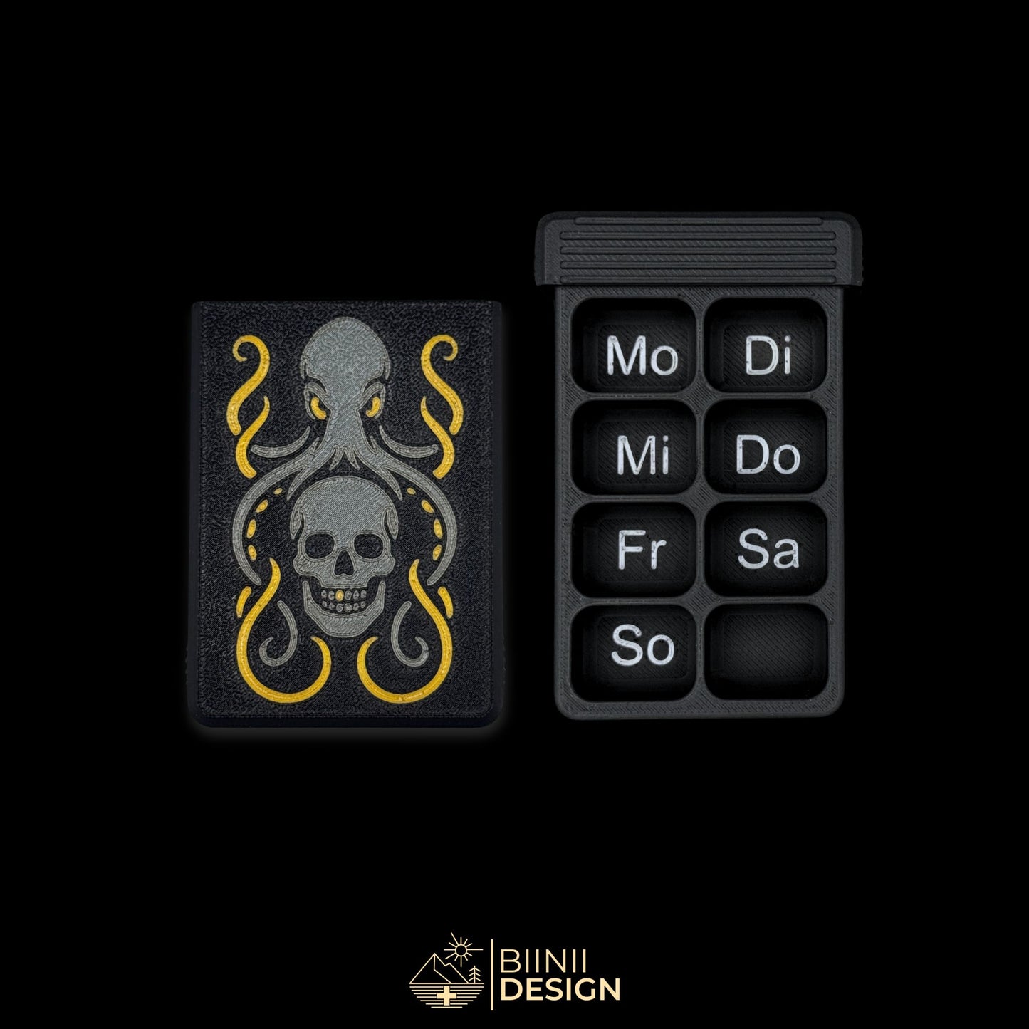 Weekly pill organizer with Kraken design, German Monday-start layout, Swiss-made in matte black gothic style.
Keywords: pillbox, pill organizer, weekly pill case, artistic