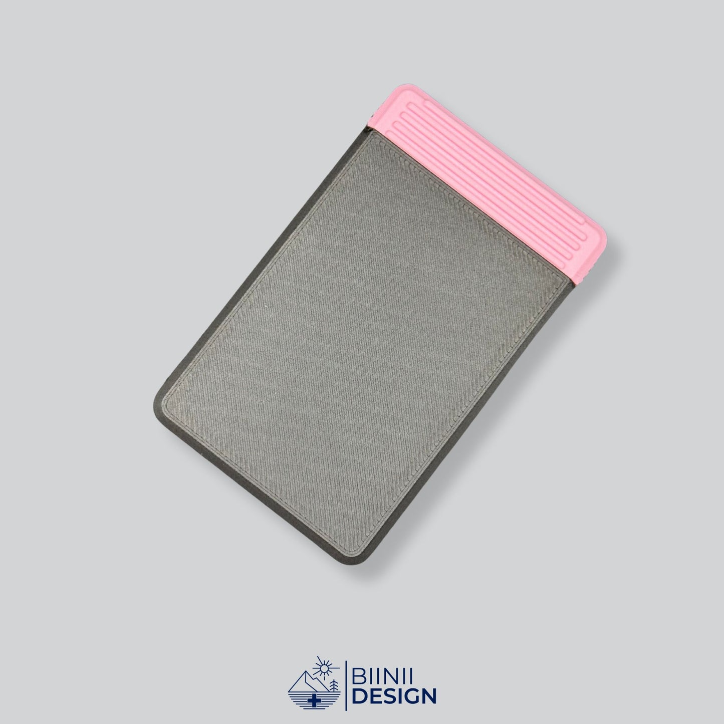 Black/Pink two-tone 3D printed compact pill holder, ideal for blister-cut tablets and presented as a Designed in Switzerland Biinii Design piece.