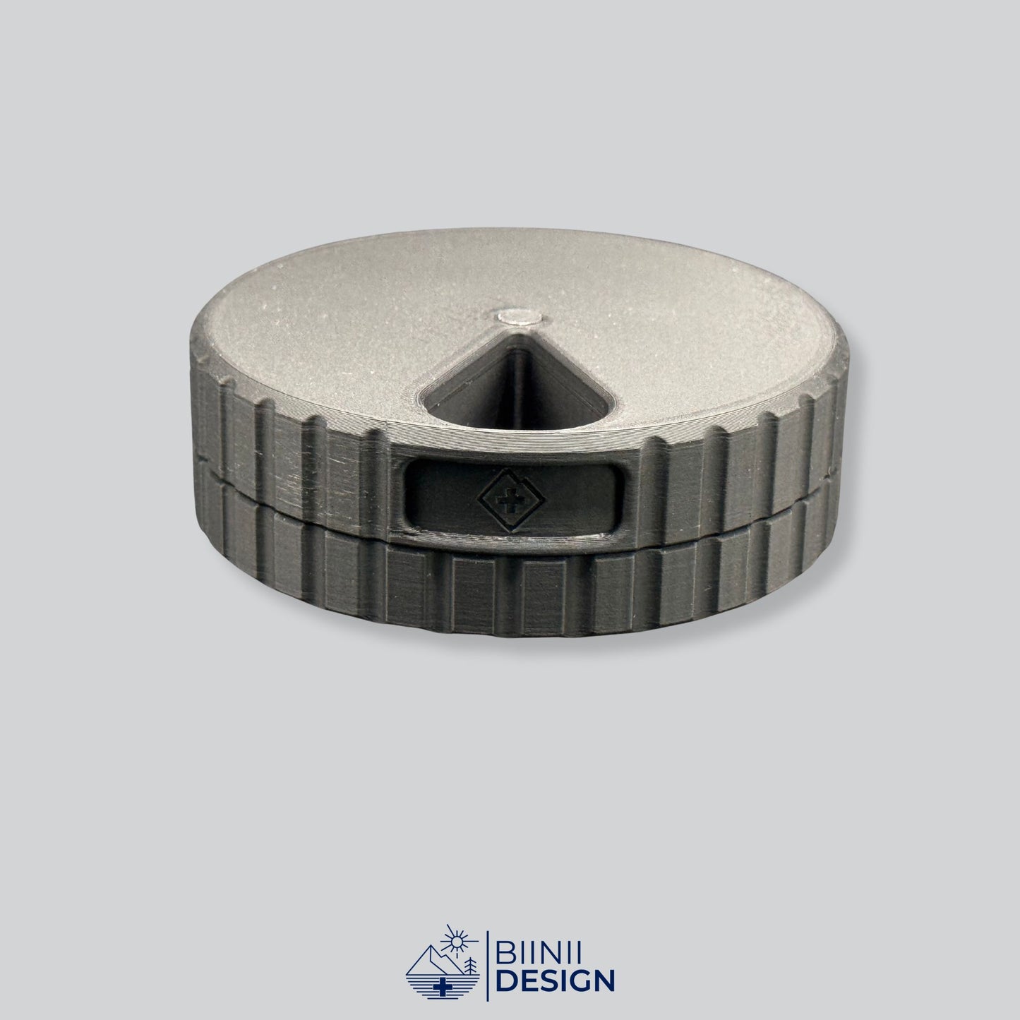 Monochrome black round magnetic 7-day pill case.