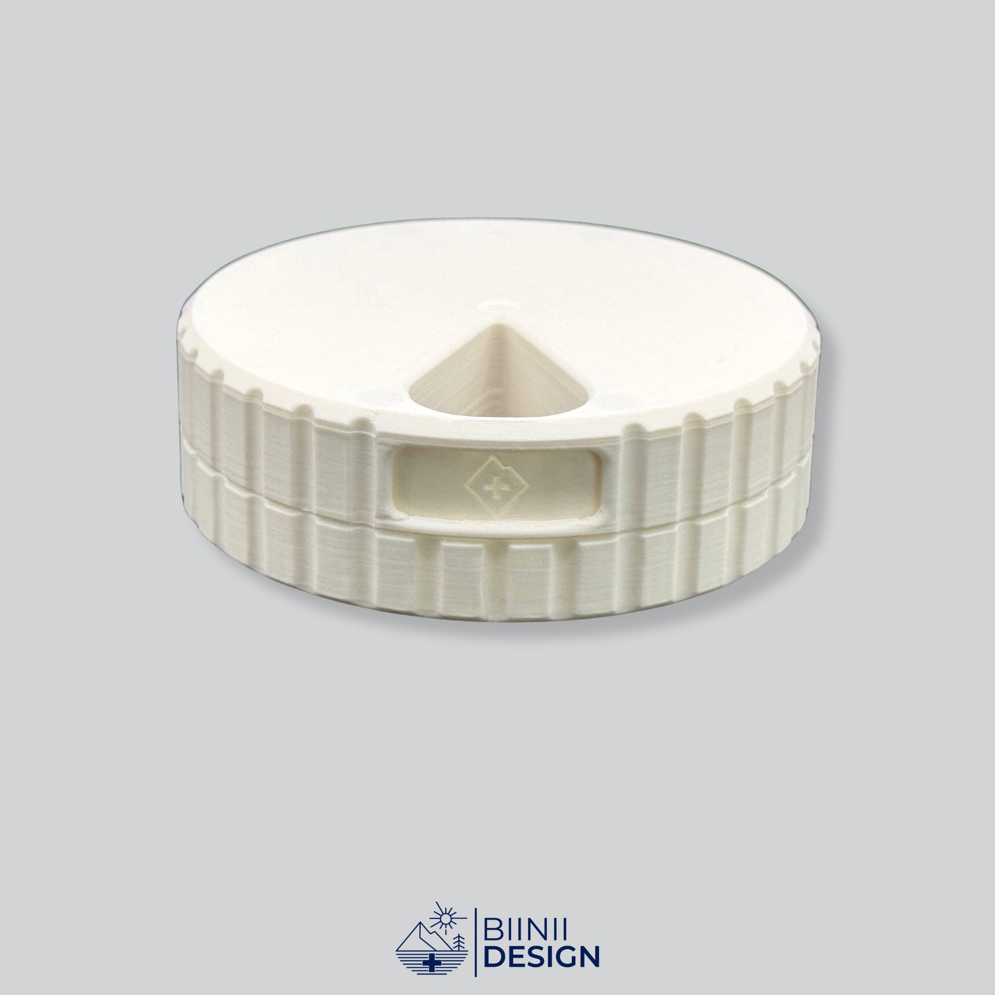 Monochrome white round magnetic 7-day pill organizer.