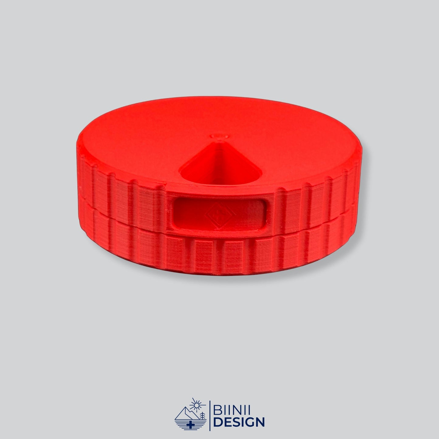 Monochrome red round magnetic 7-day pill organizer (Sunday start).