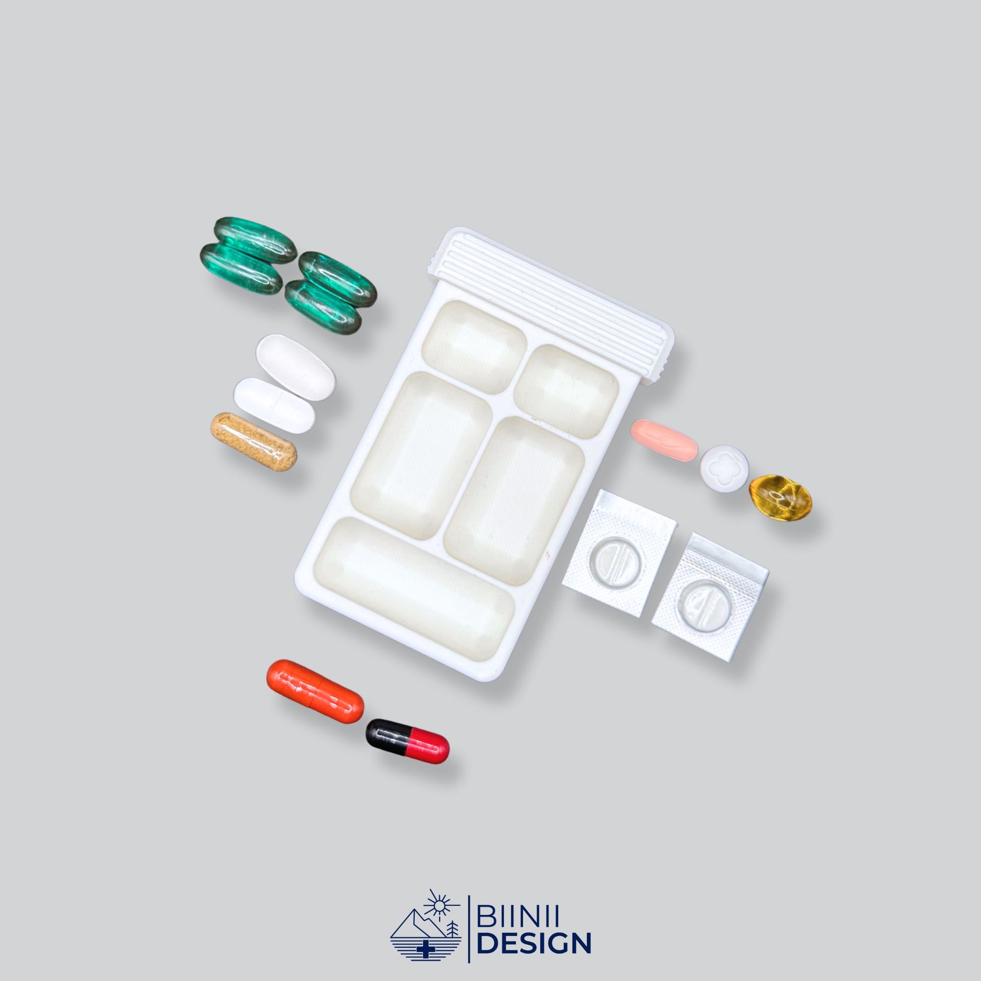 Open 5-slot pillbox with scattered capsules showing capacity — compact 2-row Swiss-made organizer for daily vitamins, tablets or blister packs.
Keywords: 5-slot pillbox, daily med storage, travel pill case, Swiss-made