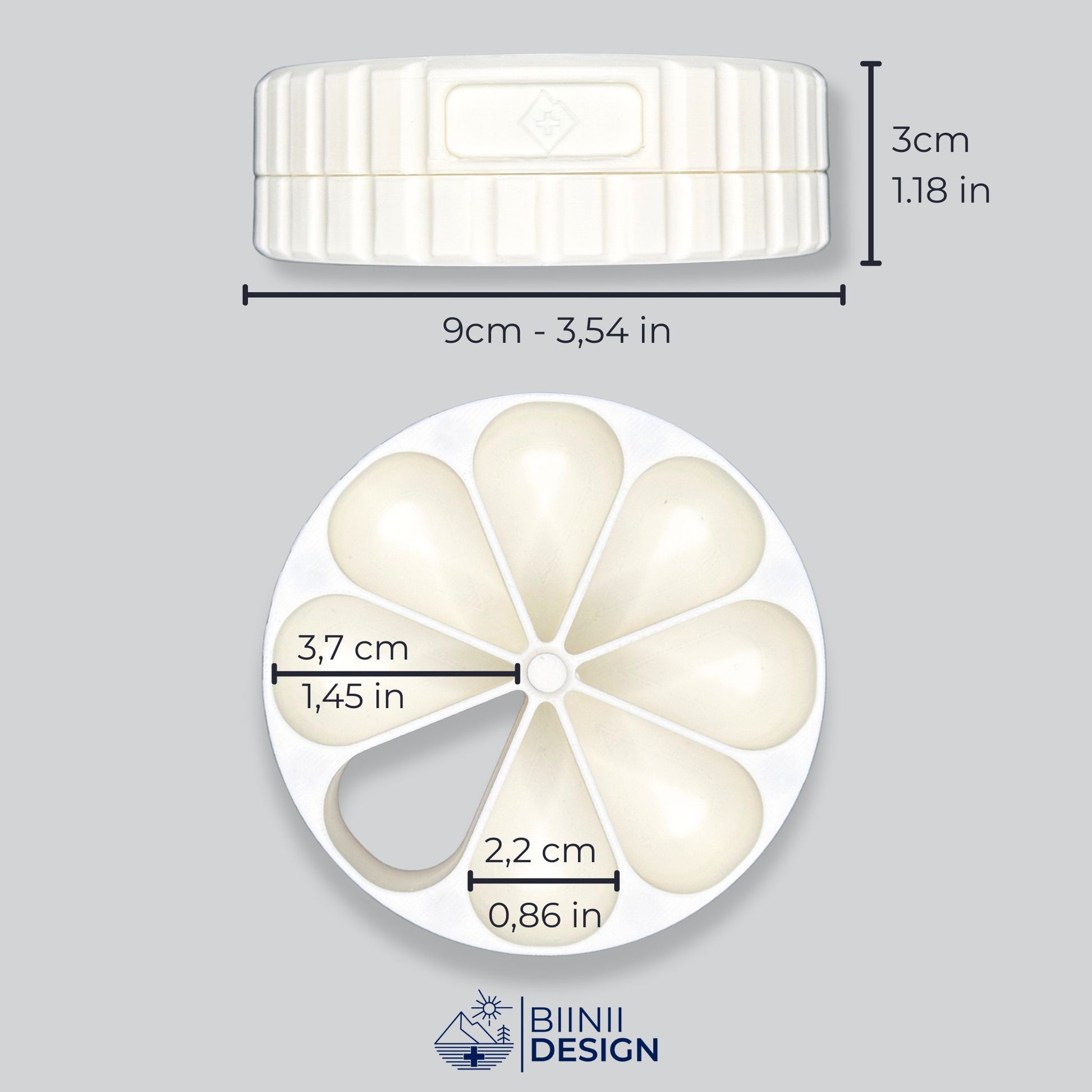 White 7-day round pillbox with size measurements in cm and inches — 9 cm diameter, seven compartments for weekly meds or supplements.
Keywords: 7-day pillbox, weekly pill organizer, supplement storage box, Swiss-made