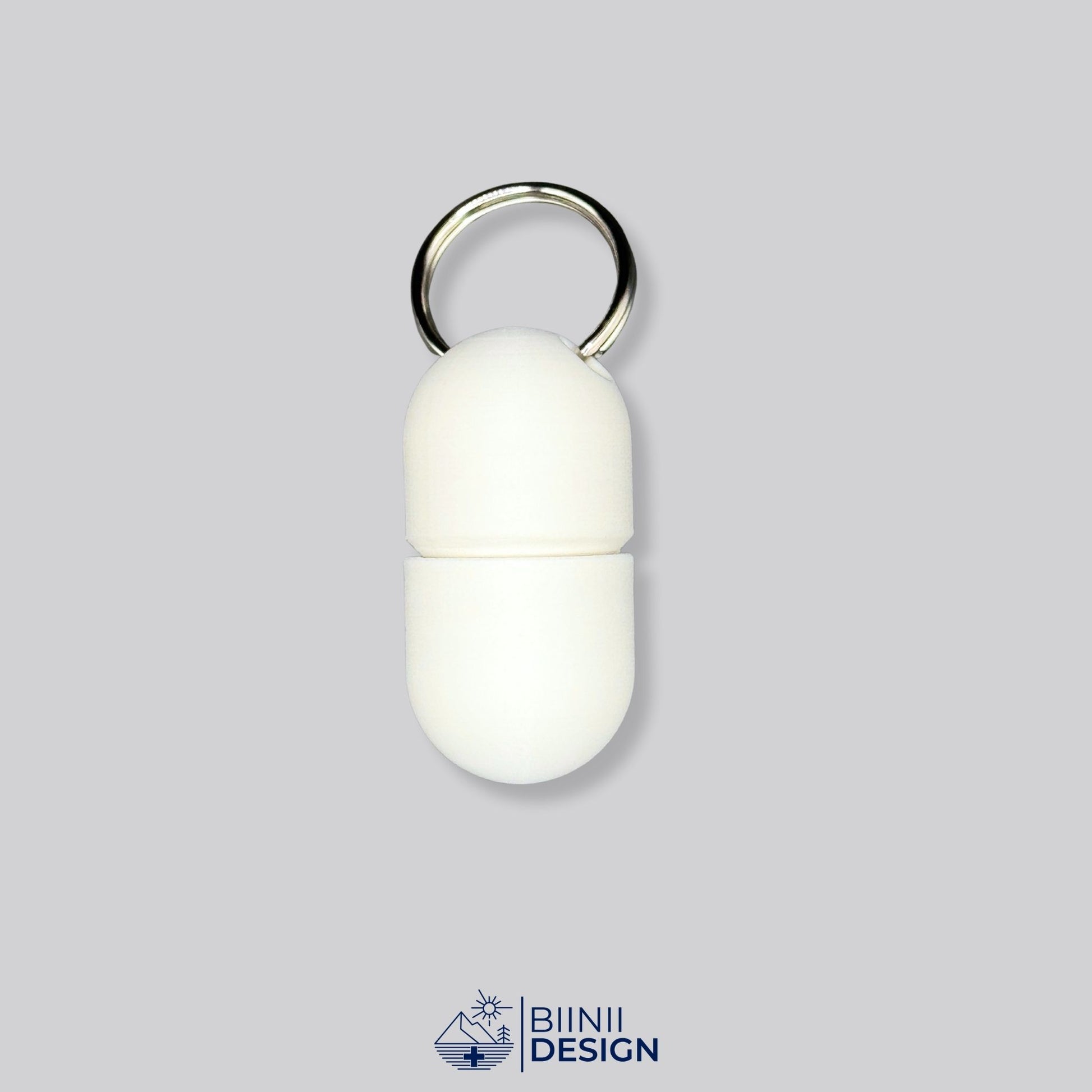 Minimalist white-on-white keyring pillbox with screw closure. Ideal for travel, daily pills, or supplements. Sleek, compact, and discreet.
Keywords: compact keyring pillbox, minimalist pill holder, travel pill case