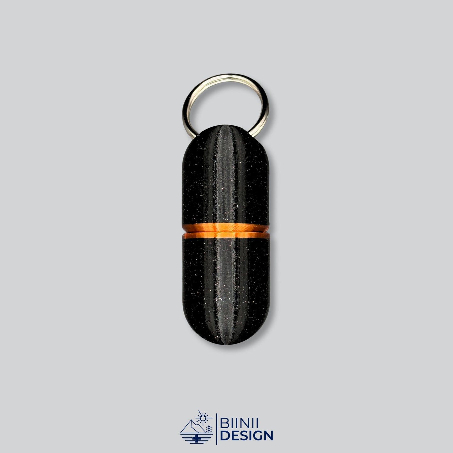Large deluxe keyring pill case in black with copper accent ring. Functional and stylish pill holder for travel or daily meds.
Keywords: copper pillbox, deluxe pill case, keychain pill container, black capsule organizer, Biinii Design