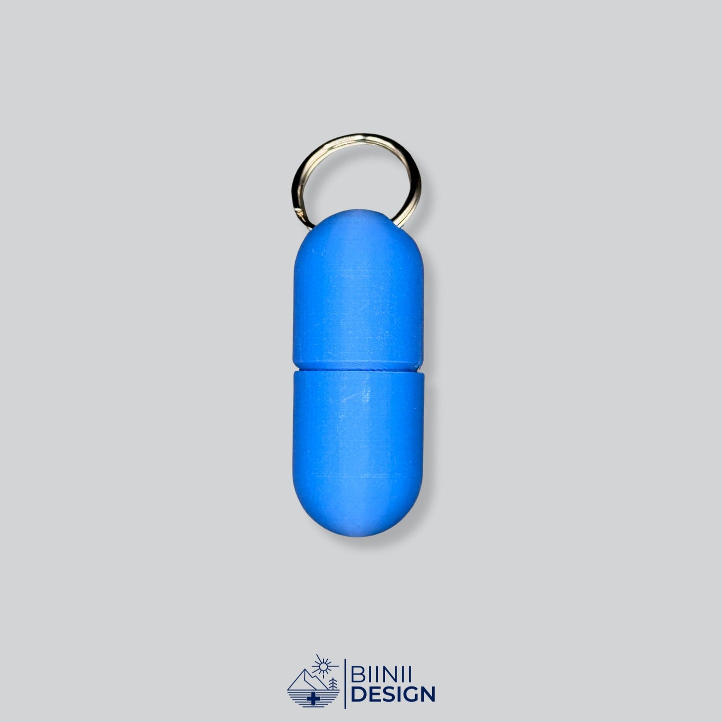 Blue/Blue screw-top pillbox with uniform design. Simple, safe and Swiss-made.
Keywords: large pill case, keychain pill holder, customizable pillbox