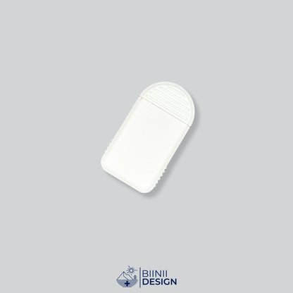 Pilulier compact 2 compartiments tout blanc, l'une des 49 combinaisons couvercle et base.