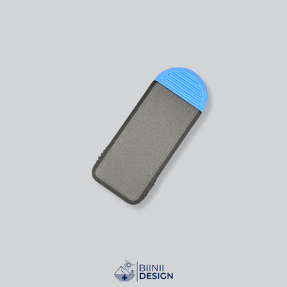 Compact 3-compartment pill box with a black lid and a blue base, for pills taken 3 times a day.