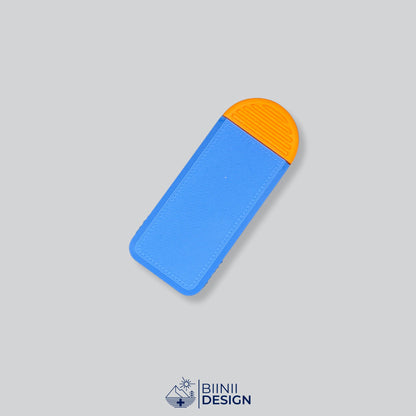 Compact 3-compartment pill box with a blue lid and an orange base, for pills taken 3 times a day.