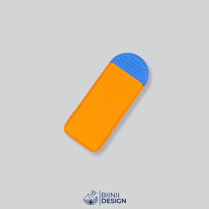 Compact 3-compartment pill box with an orange lid and a blue base, for pills taken 3 times a day.