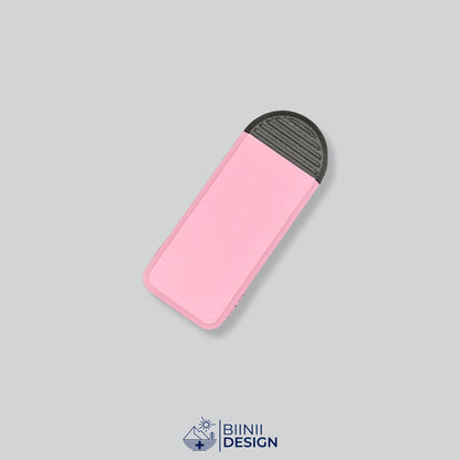 Compact 3-compartment pill box with a pink lid and a black base, for pills taken 3 times a day.
