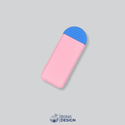 Compact 3-compartment pill box with a pink lid and a blue base, for pills taken 3 times a day.