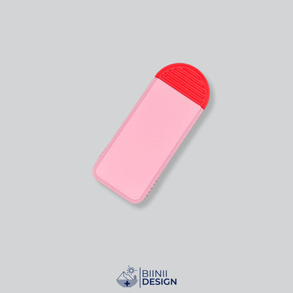Compact 3-compartment pill box with a pink lid and a red base, for pills taken 3 times a day.