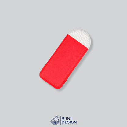 Compact 3-compartment pill box with a red lid and a white base, for pills taken 3 times a day.