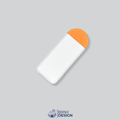 Compact 3-compartment pill box with a white lid and an orange base, for pills taken 3 times a day.