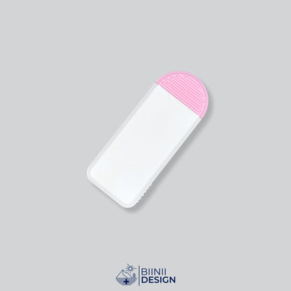 Compact 3-compartment pill box with a white lid and a pink base, for pills taken 3 times a day.