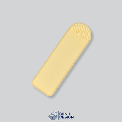 Pilulier compact 4 compartiments tout jaune, l'une des 49 combinaisons couvercle et base.