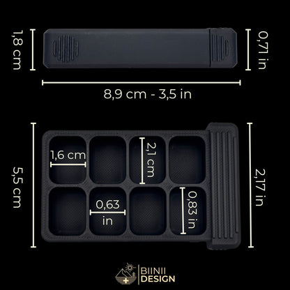 Kraken's Whisper art edition pill organizer 8-compartment base with its dimensions in cm and inches.