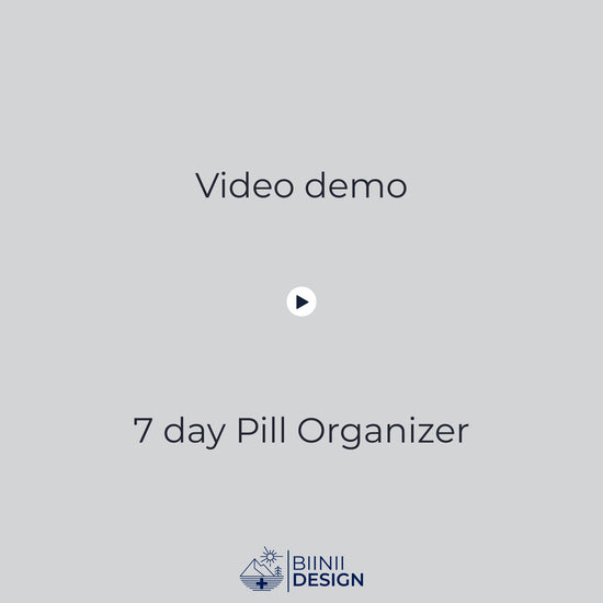 Video: Demonstration of the round 7-day pill organizer's integrated magnetic lid, showing smooth opening and precise closure.