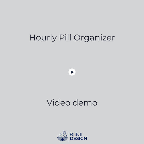 Demonstration video of the hourly pill organizer showing translucent lid, visual tracking of doses, and ergonomic handling for medication routines.