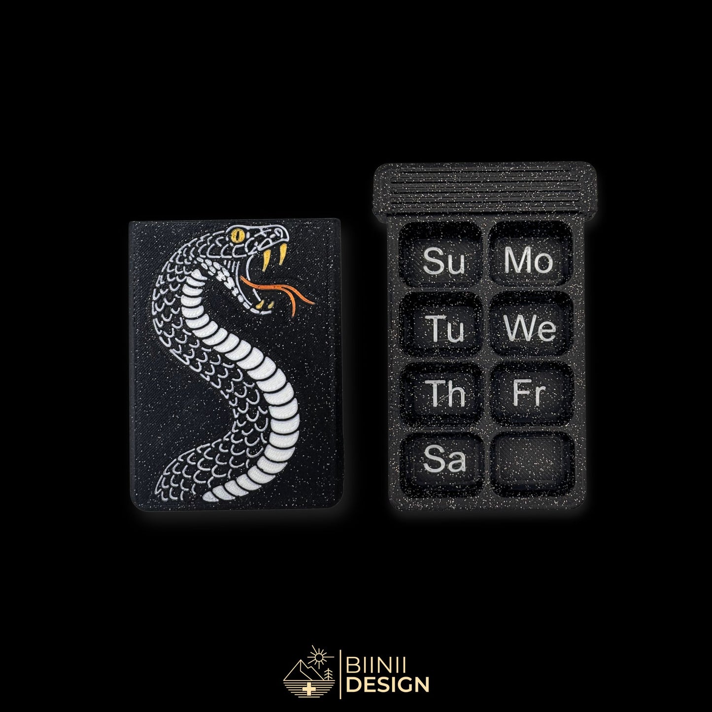 Compact weekly pill case with bold snake motif and silver weekday markers starting on Sunday. Printed in Switzerland in a black galaxy PLA.
Keywords: pill organizer Sunday start, snake pill box, gothic weekly pillbox, Biinii Design, travel pill case, 3D printed, galaxy black
